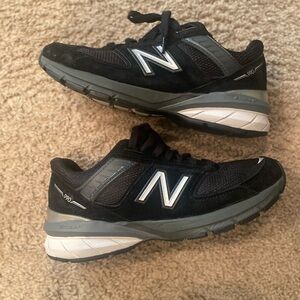 Women’s New Balance 990 Black and Grey Size 7